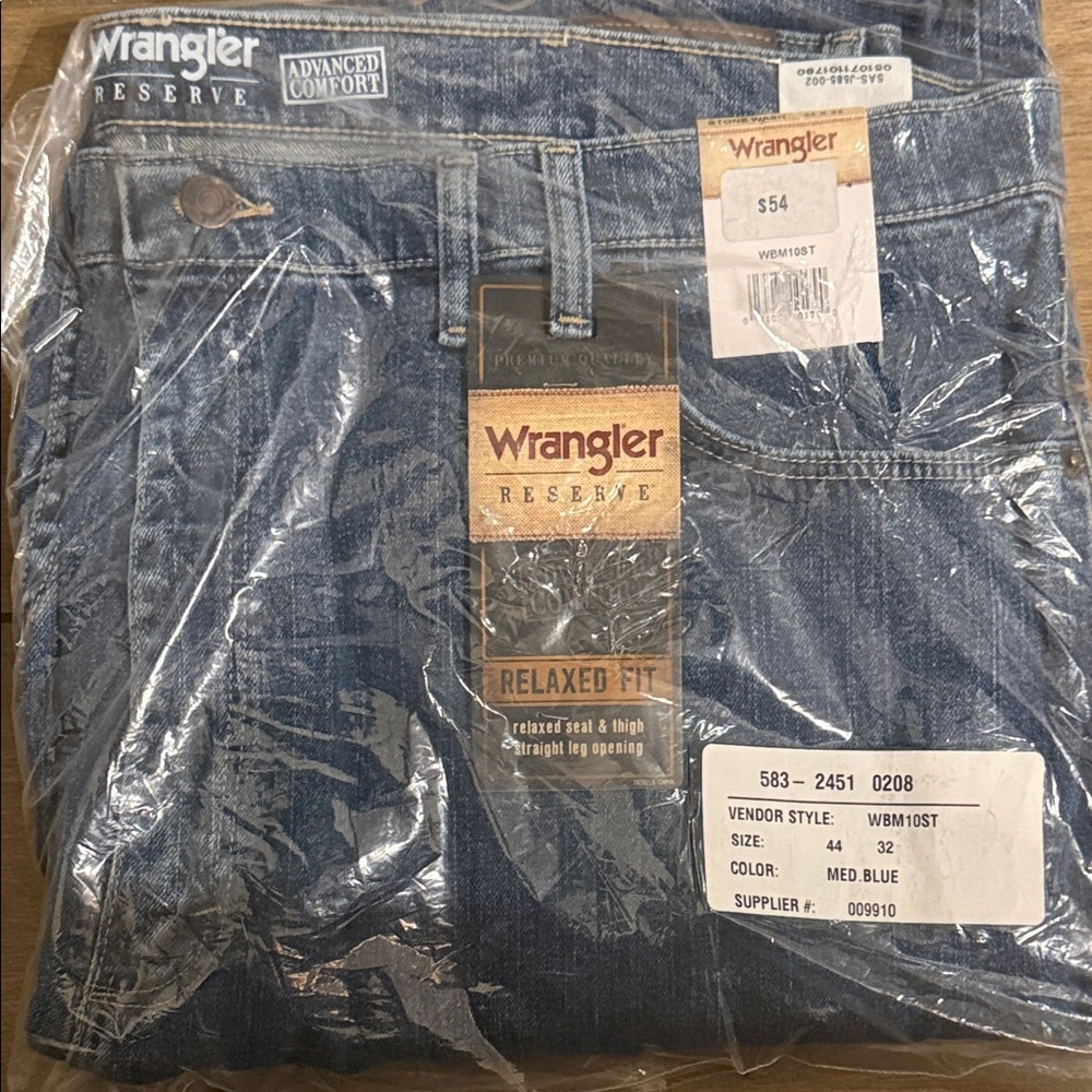 Wrangler Men's Blue Relaxed Jeans